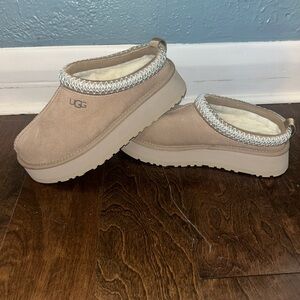 UGG Tazz Platform Slippers
